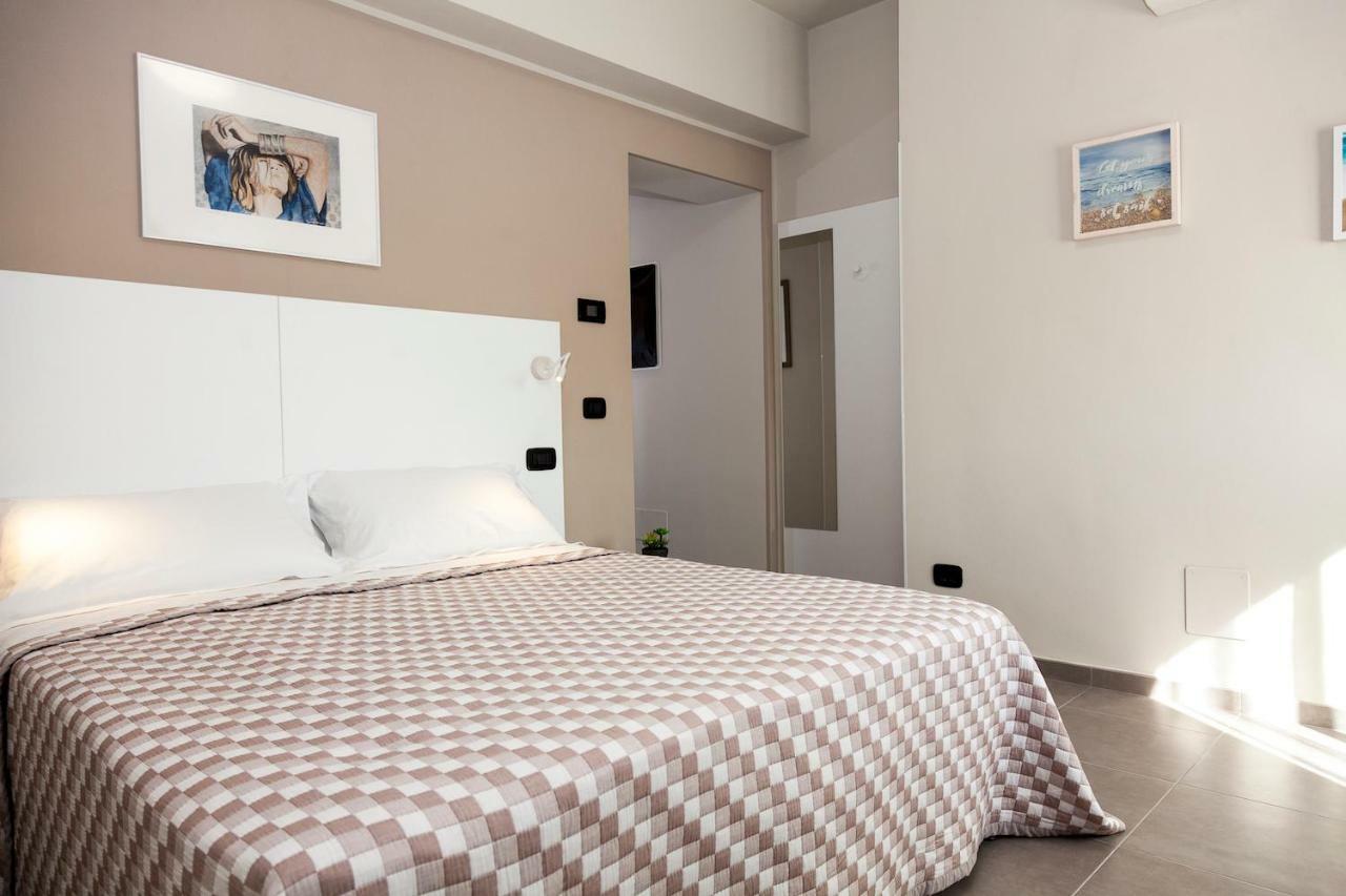 Riviera Hub Hotell Cisano sul Neva Eksteriør bilde